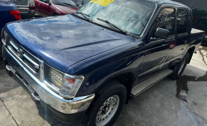CAMIONETA TOYOTA HILUX 1999