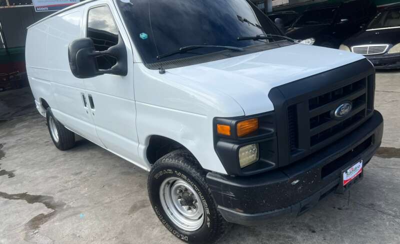 MINIVAN CARGA FORD  ECONOLINE  2012
